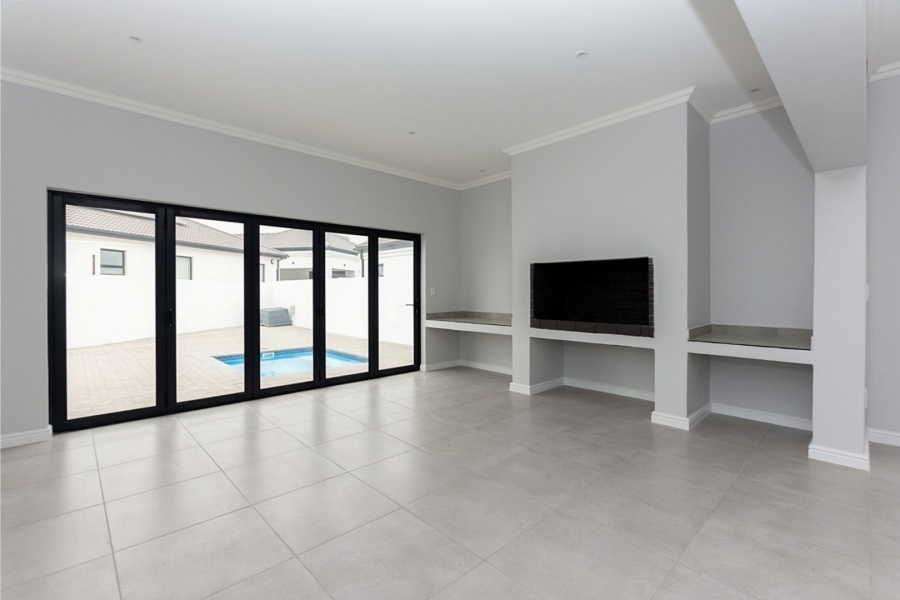 3 Bedroom Property for Sale in Sandy Point Western Cape
